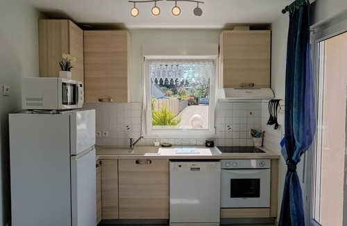 Saint-Jean-le-Thomas Cottage | Charming Coastal Villa with Private Garden, Terrace & Fireplace in Saint-Jean-le-Thomas