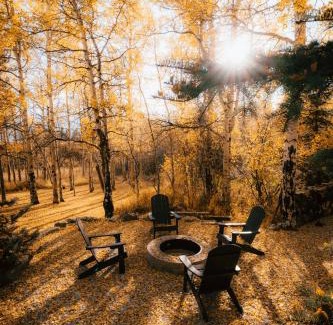 Island Park House | Charming Cabin, 20 Min To Yellowstone, Lake Views