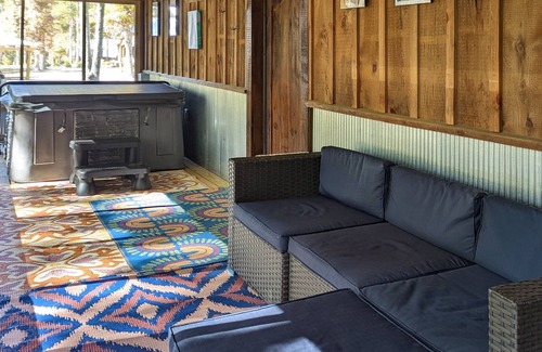Rising Fawn Cabin | Charming cabin by Cloudland Canyon with hot tub, bonus studio & screened porch