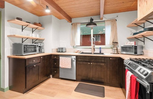 Big Bear Lake Cabin | Charming Cabin Escape