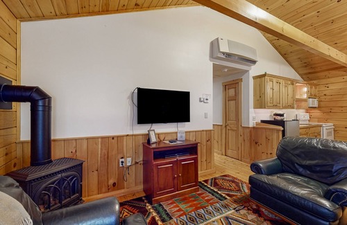 Northport Cabin | Charming cabin getaway with firepit, kitchen, WiFi & nature at your door