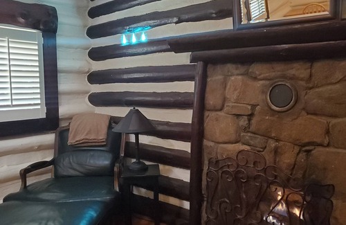 Beverly Hills Cabin | Charming Cabin in the heart of Asheville. Dogs considered!