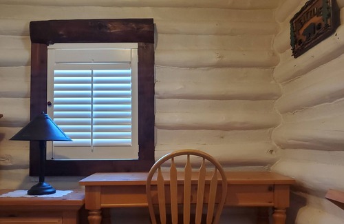 Beverly Hills Cabin | Charming Cabin in the heart of Asheville. Dogs considered!