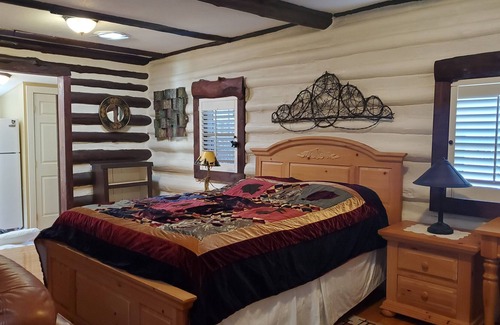 Beverly Hills Cabin | Charming Cabin in the heart of Asheville. Dogs considered!