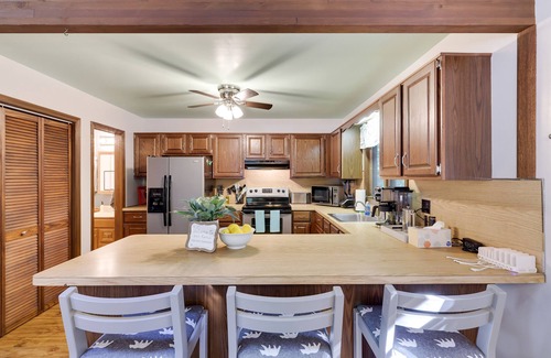 Jim Thorpe Cabin | Charming Cabin, Lake, Pool, Playground Access, 10 Mins To Downtown Jim Thorpe!