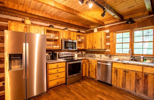 Boone Cabin | Charming Cabin Near Blue Ridge Mountains