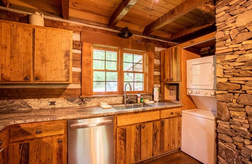Boone Cabin | Charming Cabin Near Blue Ridge Mountains