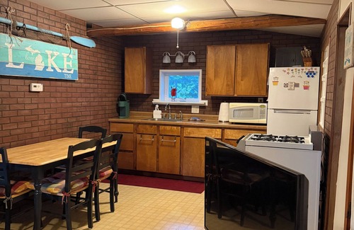 Prudenville Cabin | Charming cabin near Houghton Lake in peaceful Prudenville with AC!