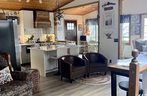 Stone Lake Cabin | Charming cabin nestled along the picturesque shores of Whitefish Lake