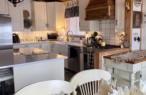 Stone Lake Cabin | Charming cabin nestled along the picturesque shores of Whitefish Lake