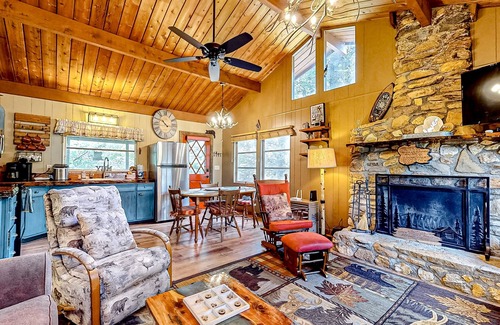 Franklin House | Charming Cabin's with Wood Burning Fireplaces and Mountain Views