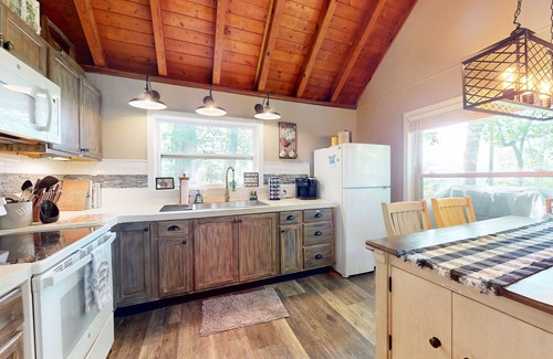 Franklin House | Charming Cabin's with Wood Burning Fireplaces and Mountain Views