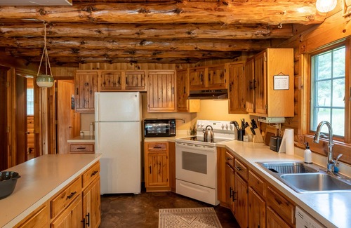 Berkeley Springs Cabin | Charming Cabin with a hot tub on 2 peaceful acres