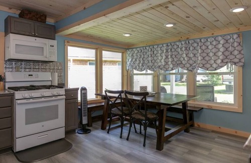 Gaines House | Charming cabin just steps away from Pine Creek!