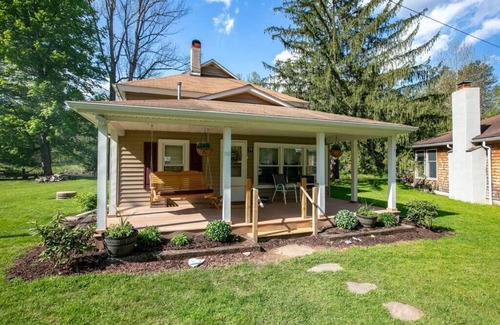 Gaines House | Charming cabin just steps away from Pine Creek!
