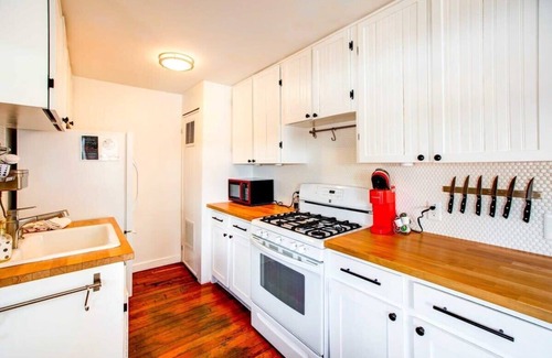 Woodland Park Cabin | Charming Cabin w/Hot Tub, Walk to Main St!