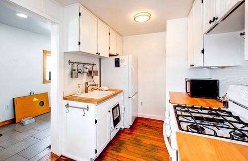 Woodland Park Cabin | Charming Cabin w/Hot Tub, Walk to Main St!