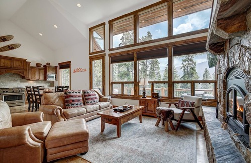 Breckenridge Cabin | Charming Cabin with Hot Tub & Stunning Views