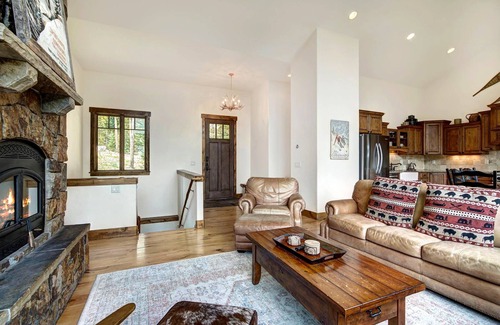 Breckenridge Cabin | Charming Cabin with Hot Tub & Stunning Views