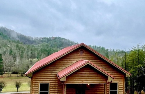 Tellico Plains Cabin | Charming cabin with an Amazing view! - pet and motorcycle friendly! 2 Bedroom Cabin by RedAwning