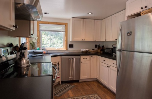 Twain Harte Cabin | Charming Cabin with Lake Membership Walkable to Town