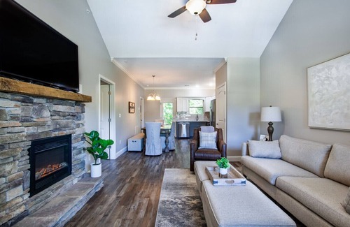 Townsend Condo | Charming Cades Cove Condo - Community Amenities!