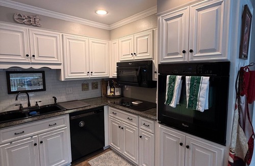 Augusta House | Charming Cape Cod Style Home-Masters Rental