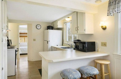 Mara Vista House | Charming Cape Cottage - 4 houses from Great Bay's sandy Beach!