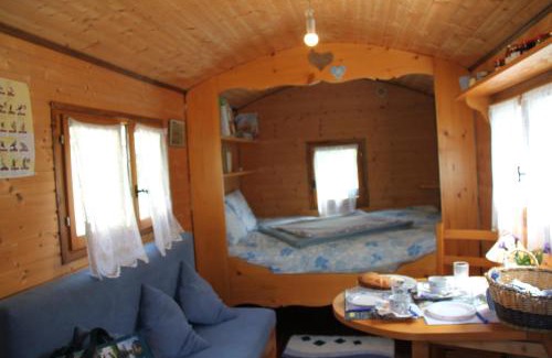 Hamois House | Charming Caravan Near Hamois with Garden