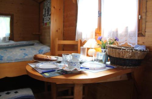 Hamois House | Charming Caravan Near Hamois with Garden