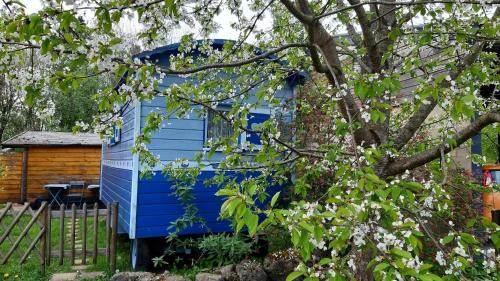 Hamois House | Charming Caravan Near Hamois with Garden