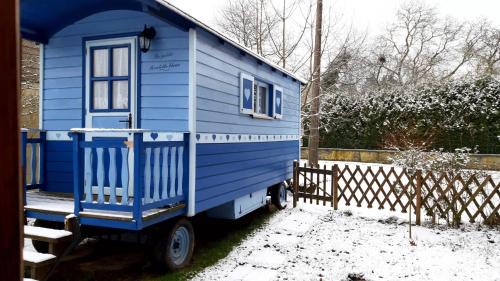Hamois House | Charming Caravan Near Hamois with Garden