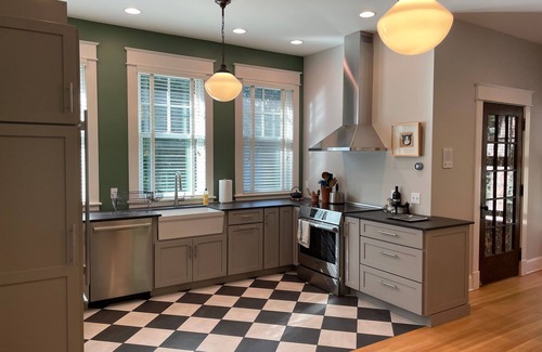 Burlington Cottage | Charming Carriage House in Burlington STEPS away from UVM/UVM Medical Center