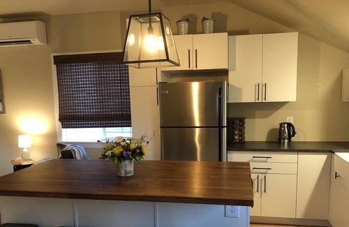 Rigden Farm House | Charming Carriage House Retreat or Temp Corporate Housing