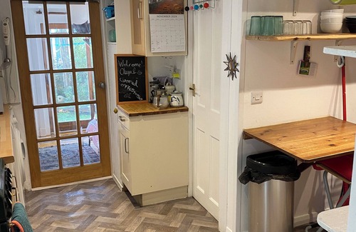 Newington Apartment | Charming Centrally located garden flat on edge of Holyrood Park