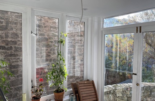 Newington Apartment | Charming Centrally located garden flat on edge of Holyrood Park