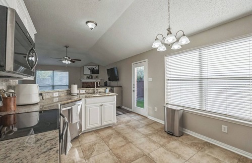 Keller House | Charming Centrally Located 3-Bedroom Family Friendly House in Fort Worth!