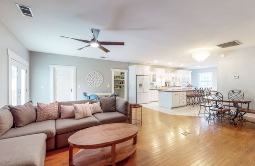Midway House | Charming Centrally Located - Lake Access - Deck