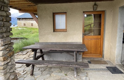 Crest-Voland Ski Chalet | Charming Chalet for 6 with Modern Amenities in Crest-Voland