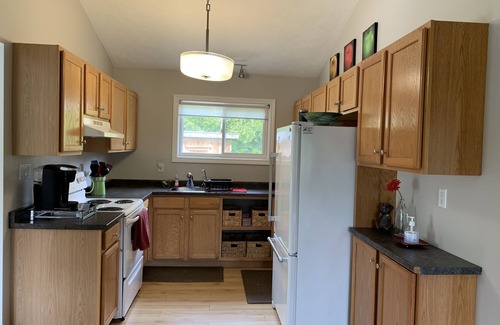 Sauble Beach Cottage | Charming Charal Greenhouse Cottage – Sauble Beach Stay Minutes from Sand & Shops