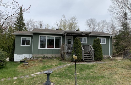 Sauble Beach Cottage | Charming Charal Greenhouse Cottage – Sauble Beach Stay Minutes from Sand & Shops