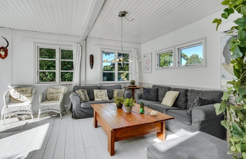 Kulhuse House | Charming, child-friendly with large eat-in kitchen that allows the whole family to get together.