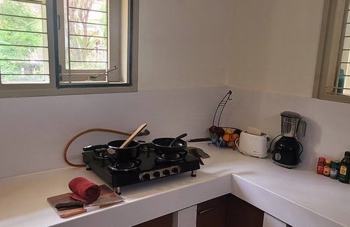 Ahmedabad House | Charming City Center Villa/King Size Beds/Spacious Garden/NRI Friendly