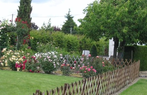 Saint-Martin-de-la-Place Cottage | Charming Cottage Near Loire River with Garden and Parking, Close to Saumur Attractions