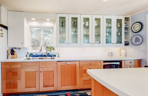 West Boothbay Harbor House | Charming coastal cottage with high-speed WiFi, furnished deck, gas grill, & dock
