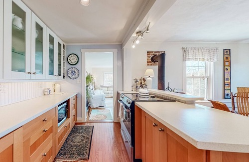 West Boothbay Harbor House | Charming coastal cottage with high-speed WiFi, furnished deck, gas grill, & dock