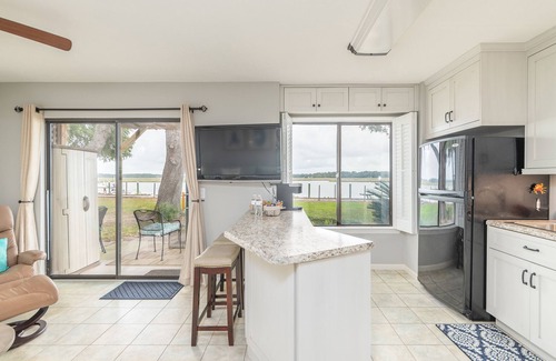 Beaufort Condo | Charming Coastal Casa on Beaufort's Battery Creek