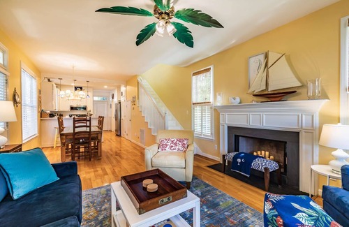 Port Royal House | Charming Coastal Cottage Near Beaufort & Parris Island: 2BR, Near Shops, Beaches & Nature!