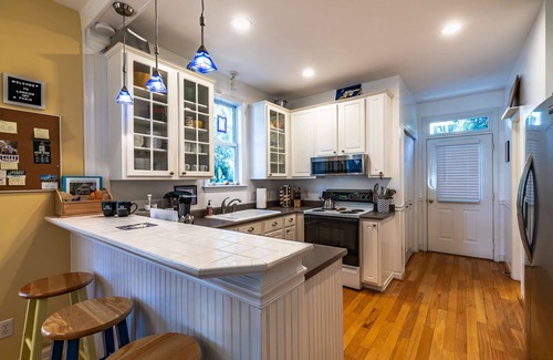 Port Royal House | Charming Coastal Cottage Near Beaufort & Parris Island: 2BR, Near Shops, Beaches & Nature!