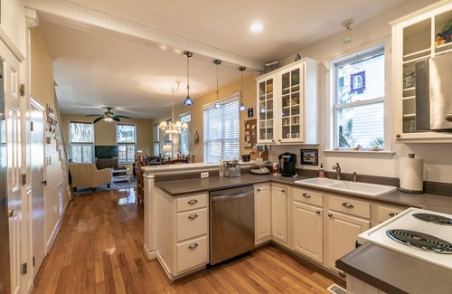 Port Royal House | Charming Coastal Cottage Near Beaufort & Parris Island: 2BR, Near Shops, Beaches & Nature!